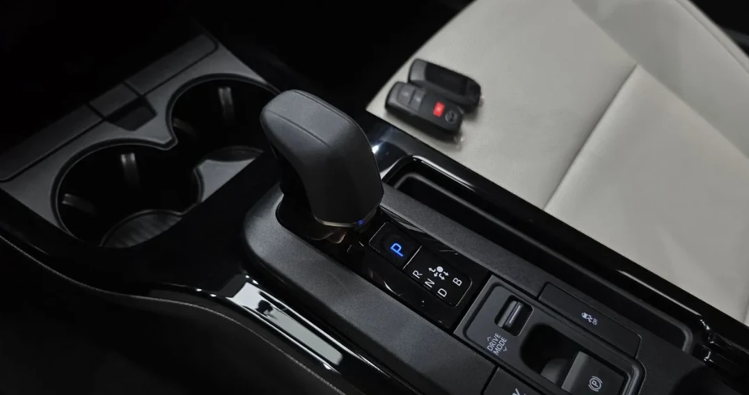 Toyota Prius XLE 2.0 Бензин, снимка 8 - Автомобили и джипове - 55722953