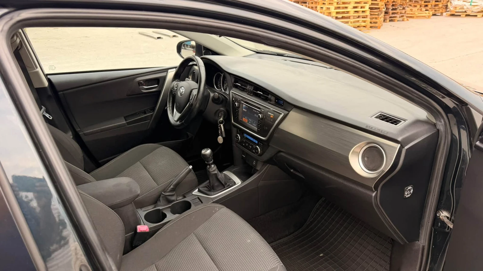 Toyota Auris 1.6 БЕНЗИН 175000км, снимка 10 - Автомобили и джипове - 56167269