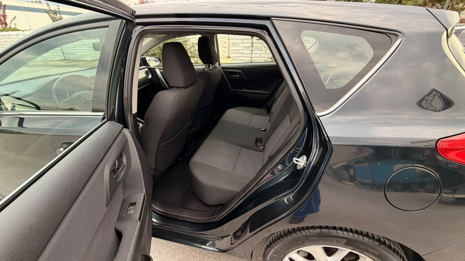 Toyota Auris 1.6 БЕНЗИН 175000км, снимка 11 - Автомобили и джипове - 56167269