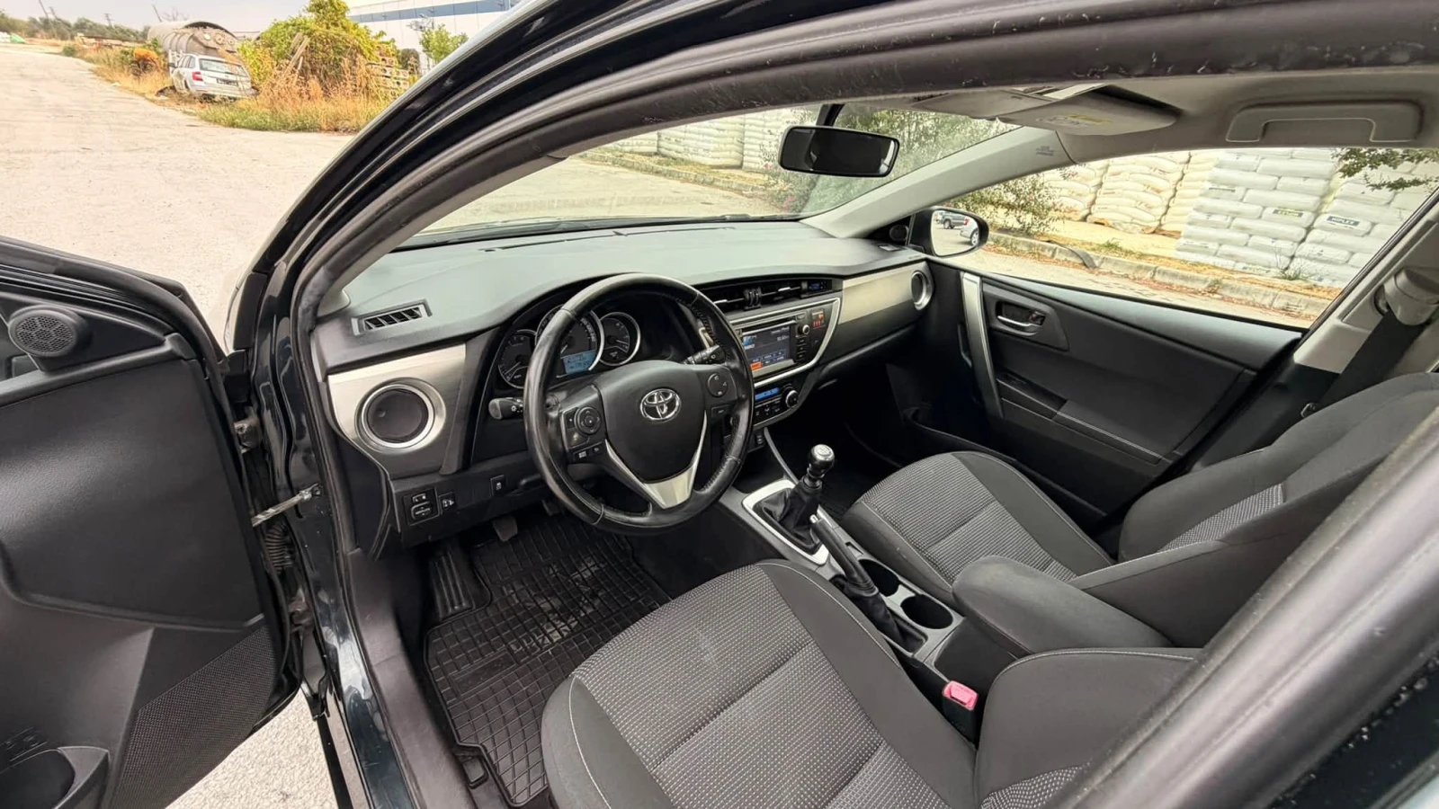 Toyota Auris 1.6 БЕНЗИН 175000км, снимка 9 - Автомобили и джипове - 56167269