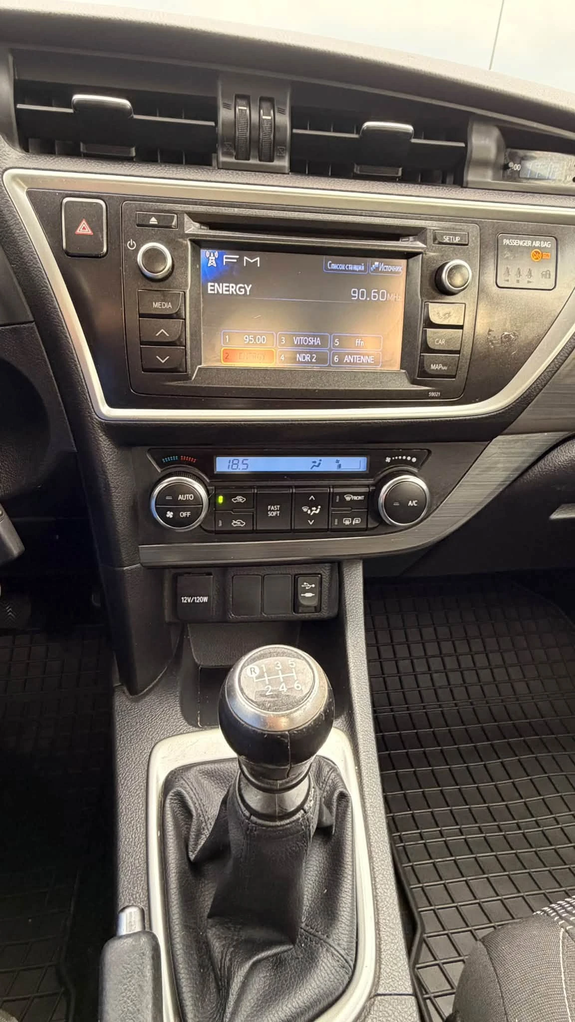 Toyota Auris 1.6 БЕНЗИН 175000км, снимка 12 - Автомобили и джипове - 56167269