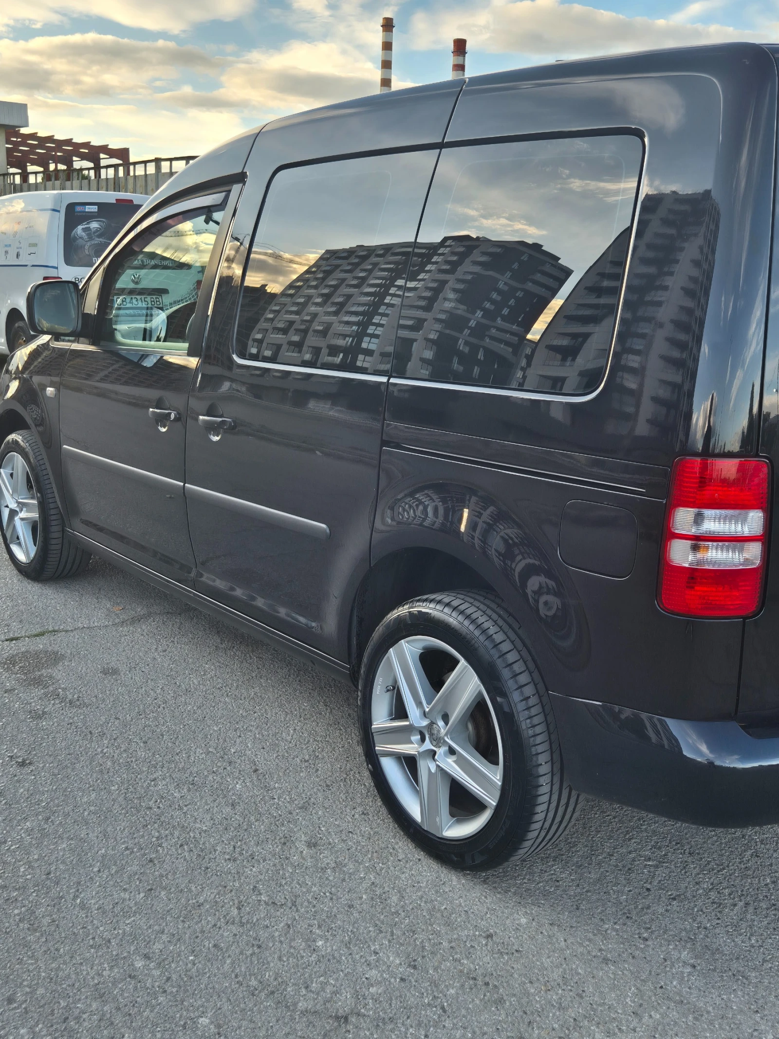 VW Caddy, снимка 3 - Автомобили и джипове - 56200779