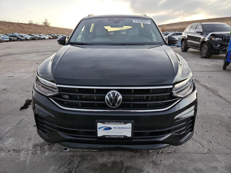VW Tiguan 2.0T SE R-Line Black 4MOTION, снимка 5 - Автомобили и джипове - 53278180