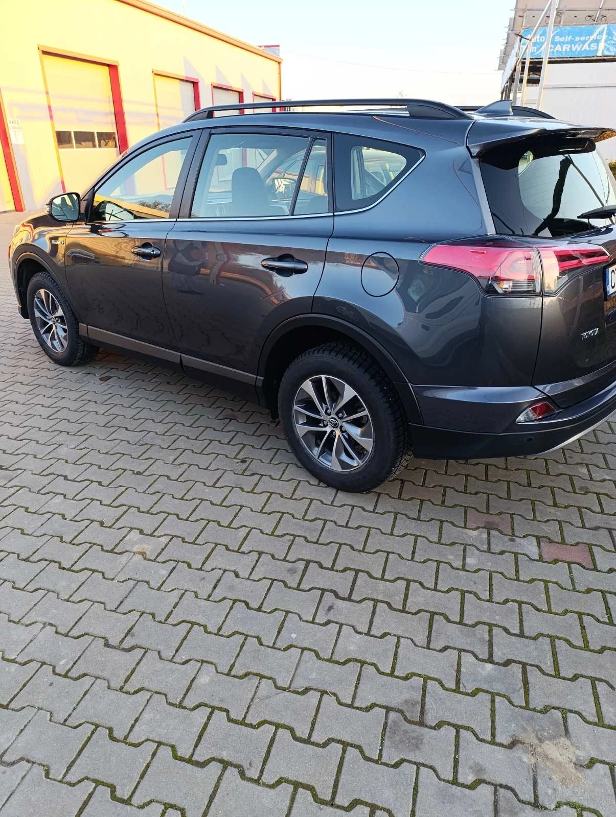 Toyota Rav4 2.5 хибрид - изображение 3