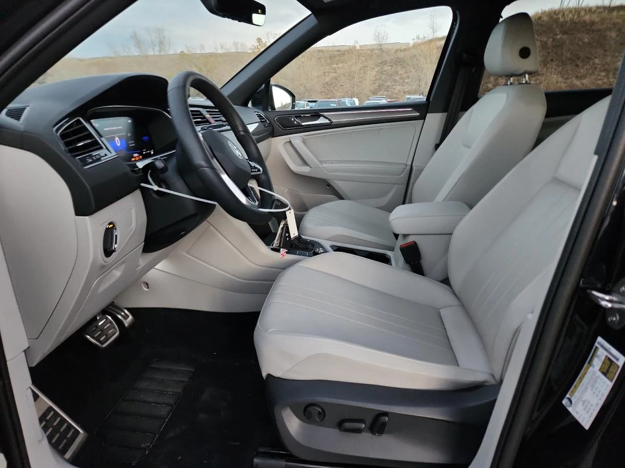 VW Tiguan 2.0T SE R-Line Black 4MOTION - изображение 7