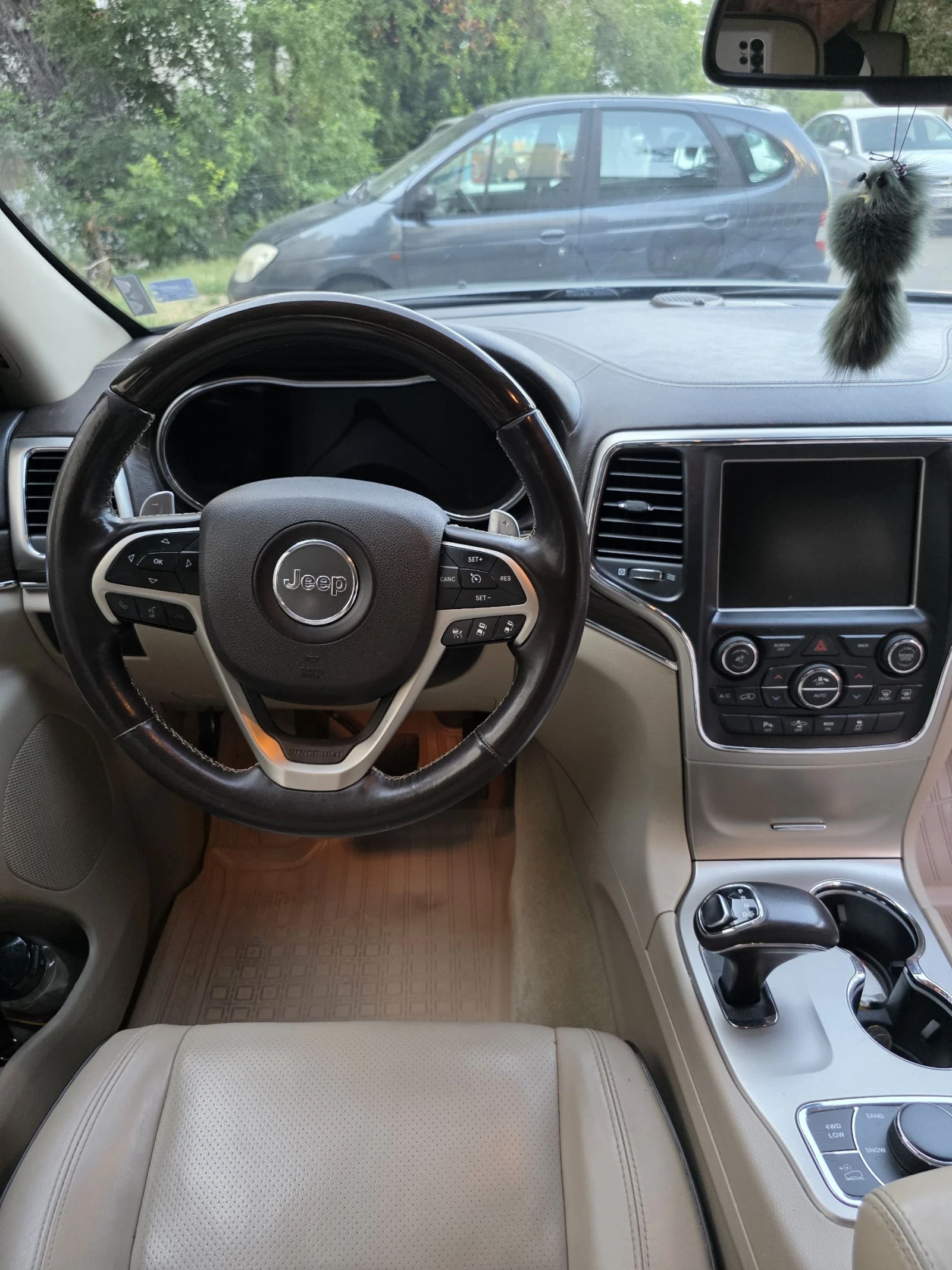 Jeep Grand cherokee OVERLAND , снимка 11 - Автомобили и джипове - 54068350