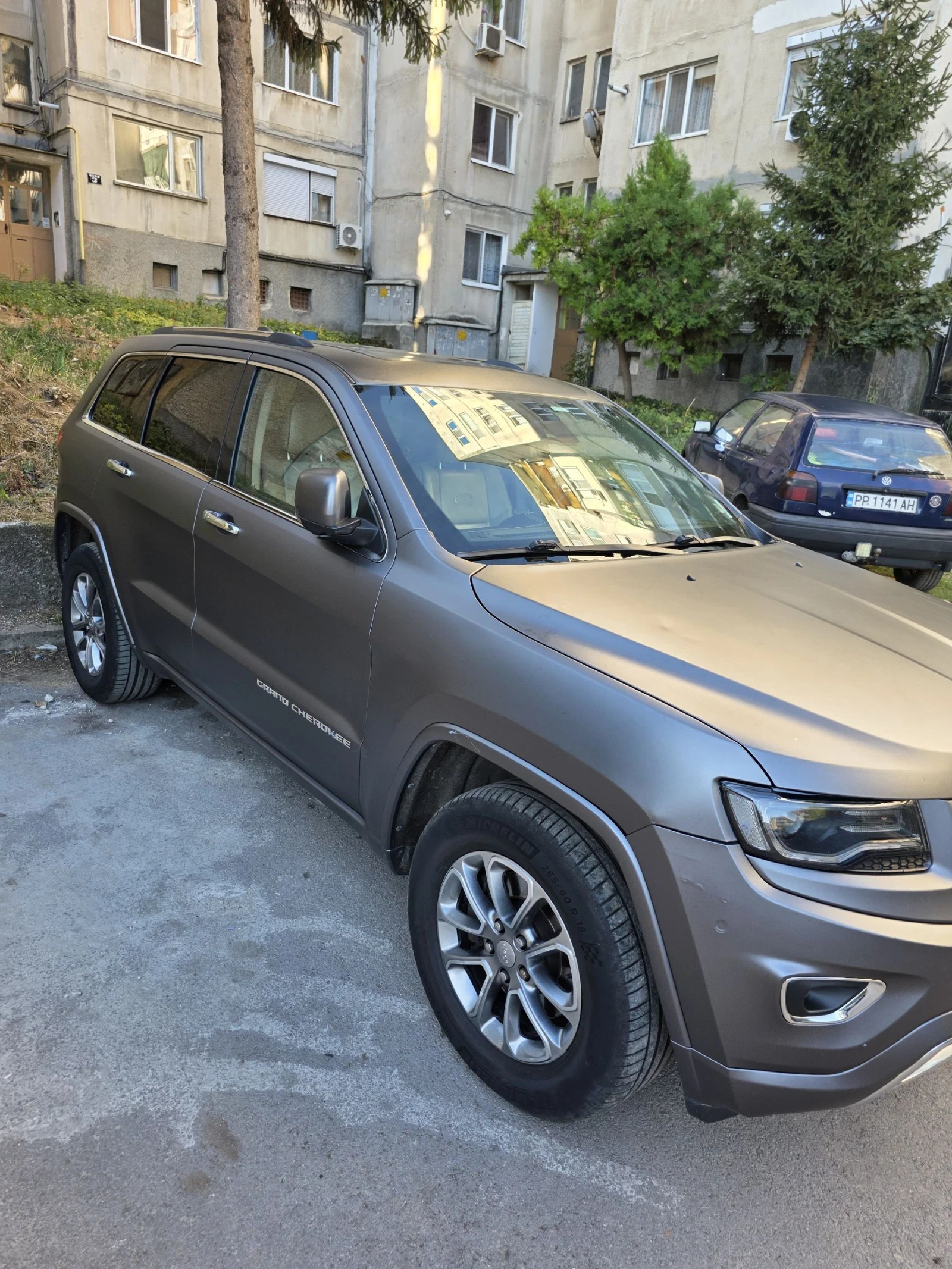 Jeep Grand cherokee OVERLAND , снимка 8 - Автомобили и джипове - 54068350