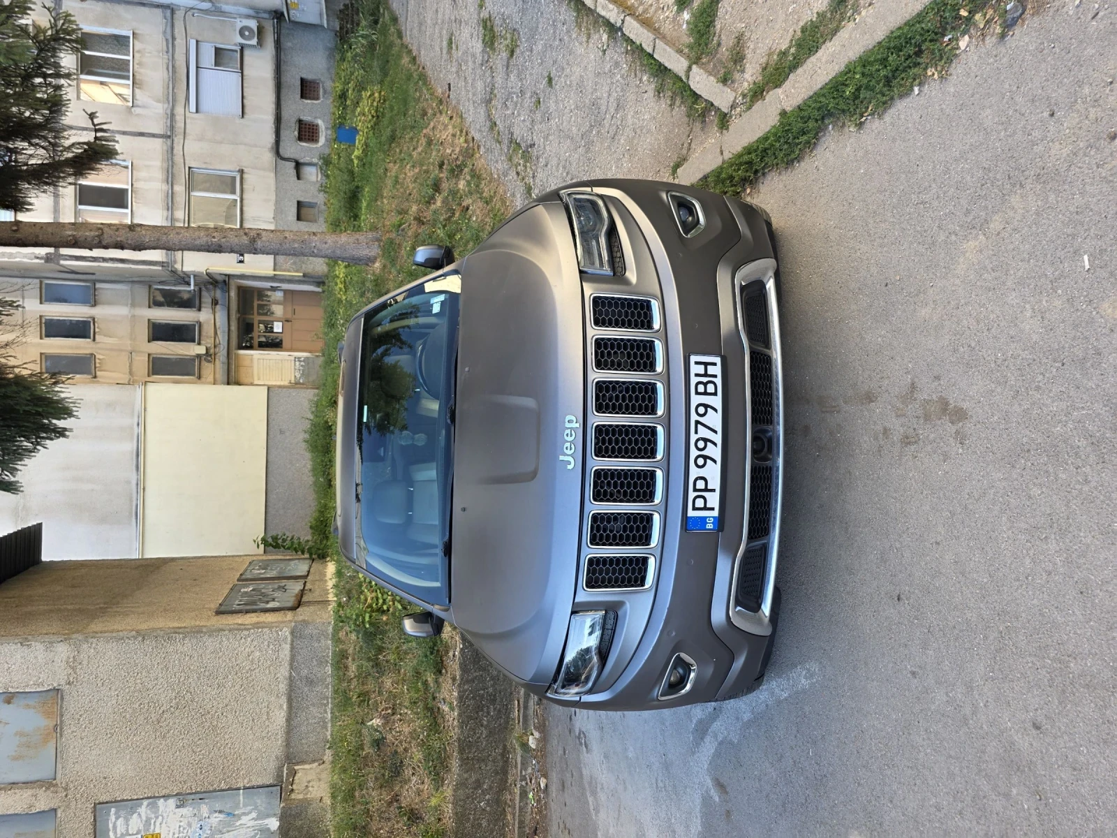 Jeep Grand cherokee OVERLAND , снимка 7 - Автомобили и джипове - 54068350