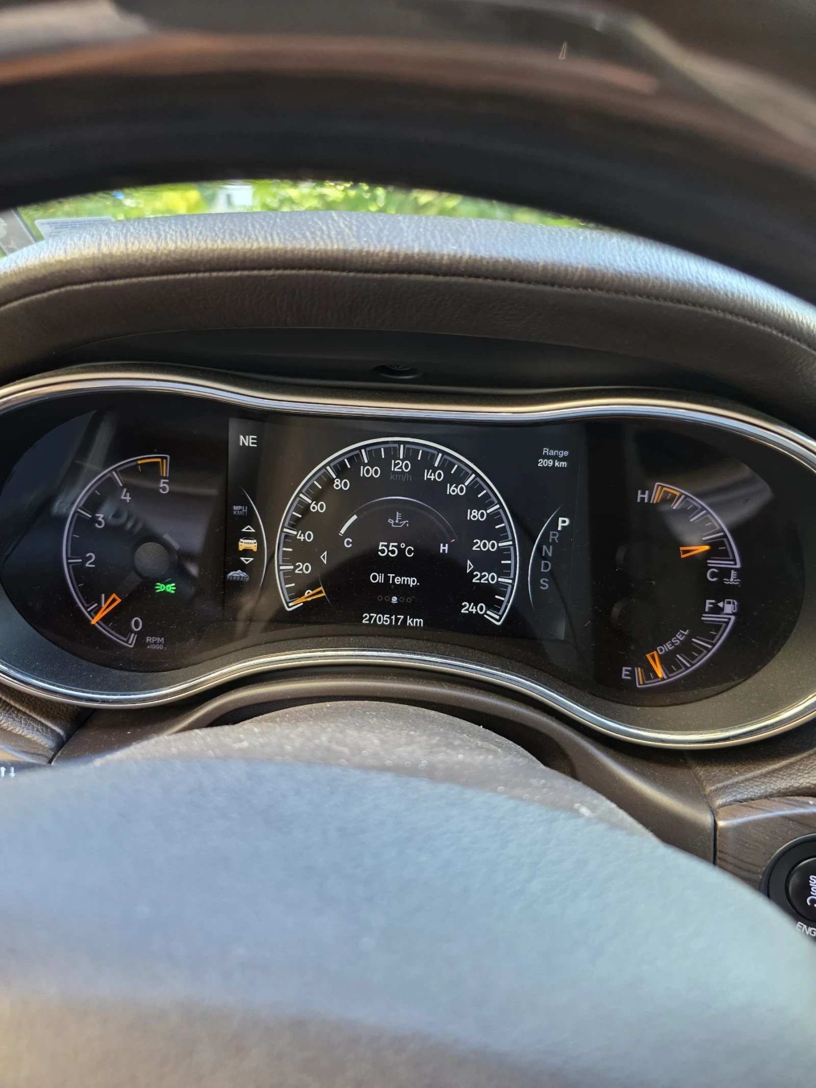 Jeep Grand cherokee OVERLAND , снимка 6 - Автомобили и джипове - 54068350