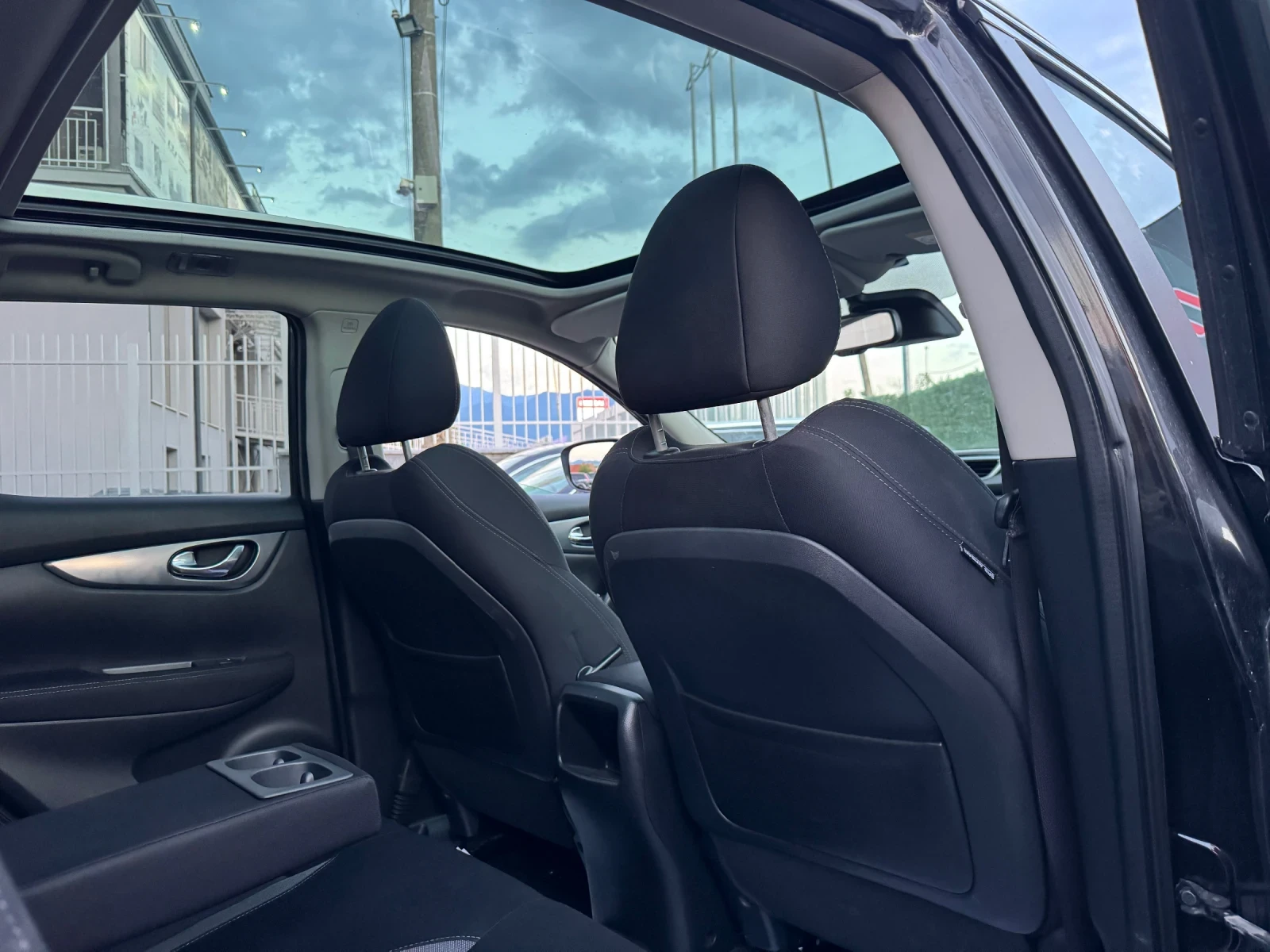 Nissan Qashqai 1.5dCi Tekna* Individual* ЛИЗИНГ* БАРТЕР* , снимка 15 - Автомобили и джипове - 54843718