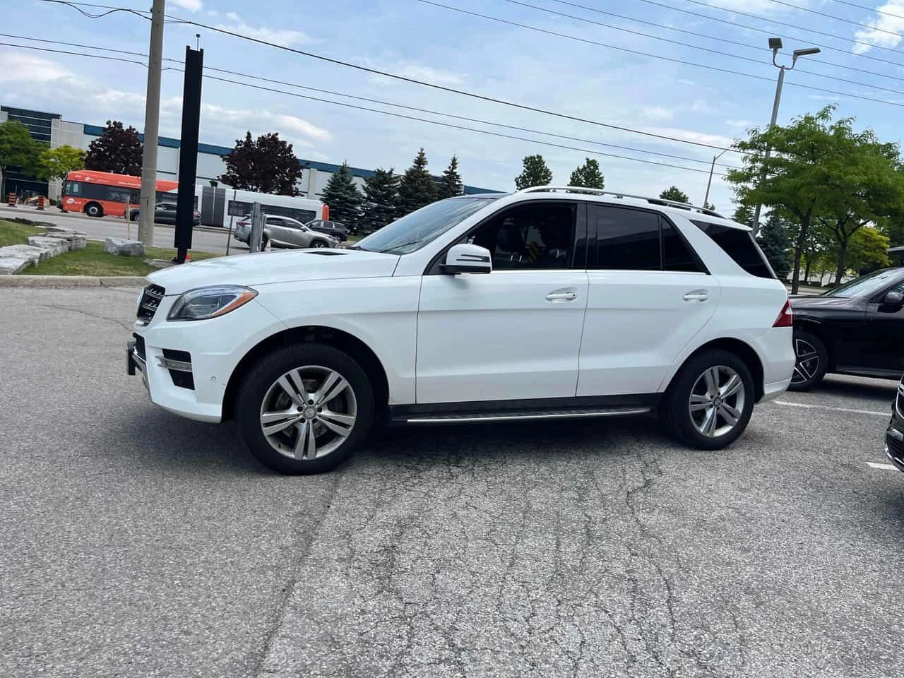 Mercedes-Benz ML 350 4MATIC * ГЛАВНО ПРЕДСТАВИТЕЛСТВО НА MERCEDES* , снимка 3 - Автомобили и джипове - 54979372