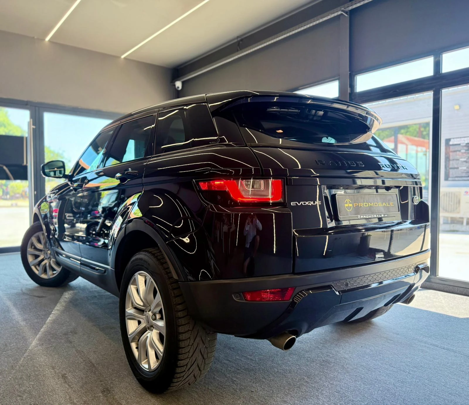 Land Rover Evoque 4x4* Подгрев* Carplay* Лизинг , снимка 4 - Автомобили и джипове - 55060441