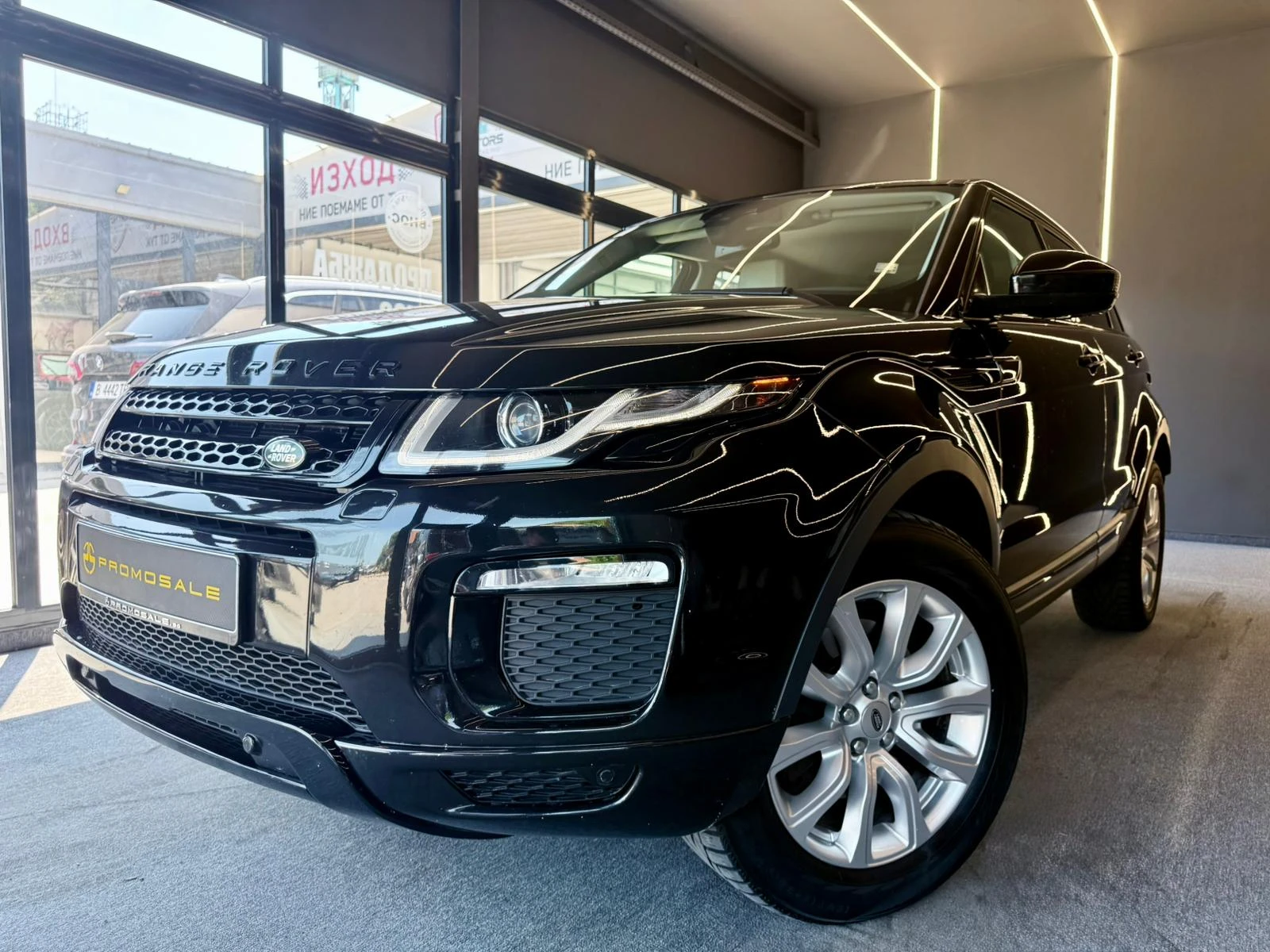 Land Rover Evoque 4x4* Подгрев* Carplay* Лизинг , снимка 3 - Автомобили и джипове - 55060441