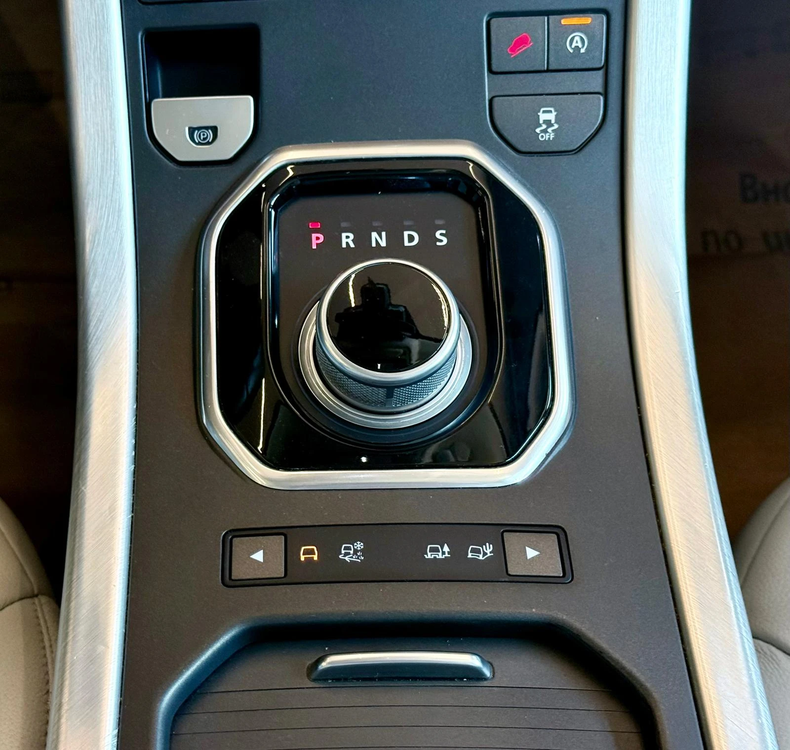 Land Rover Evoque 4x4* Подгрев* Carplay* Лизинг , снимка 13 - Автомобили и джипове - 55060441