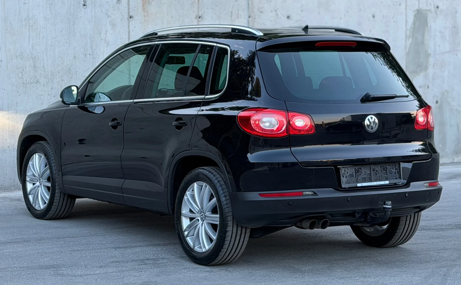 VW Tiguan 2.0TDi 140 * 4-Motion* * Камера* * Ксенон* , снимка 4 - Автомобили и джипове - 55245409