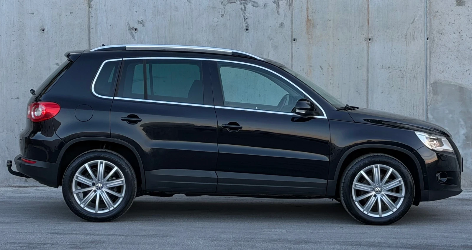 VW Tiguan 2.0TDi 140 * 4-Motion* * Камера* * Ксенон* , снимка 8 - Автомобили и джипове - 55245409