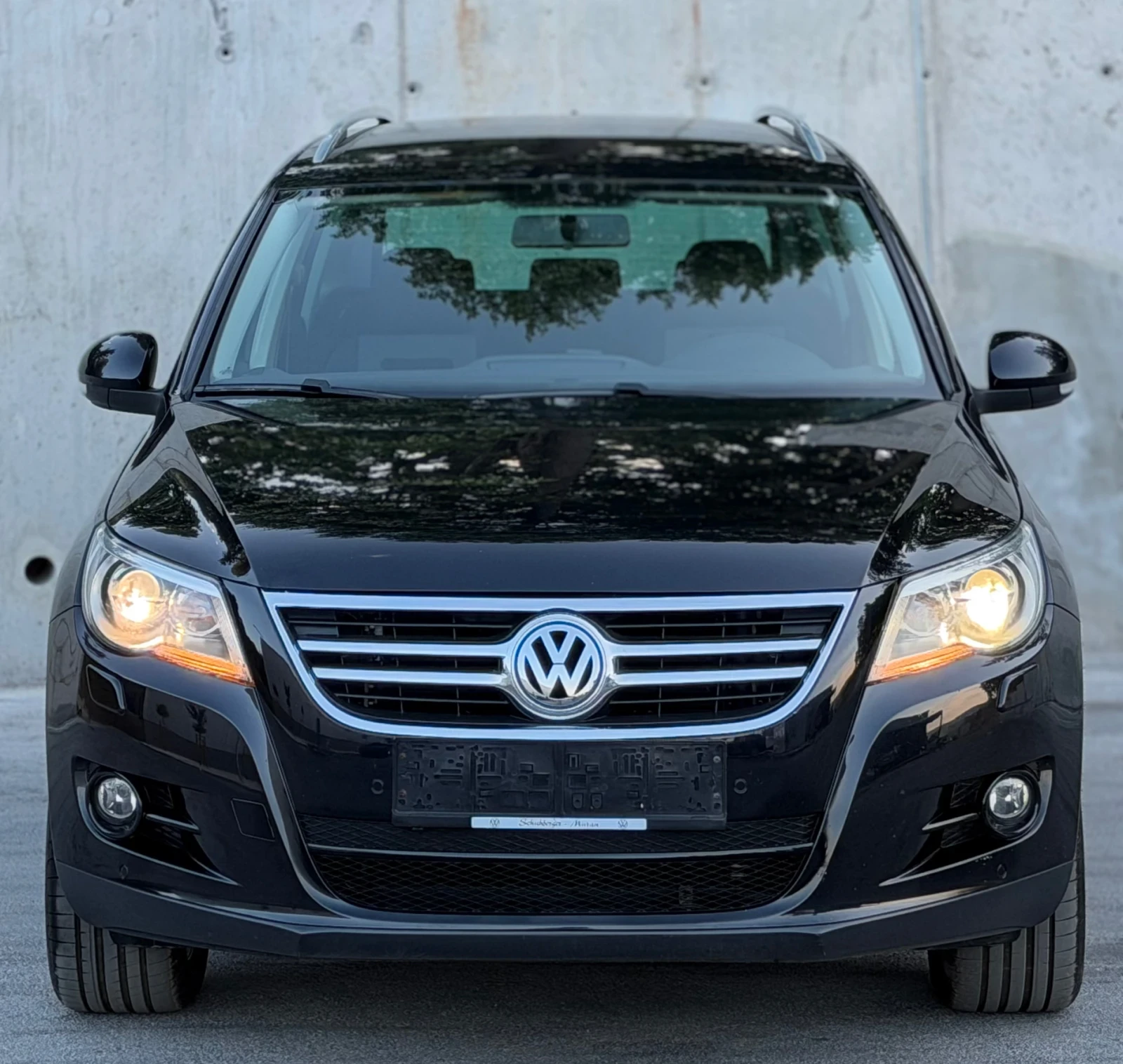 VW Tiguan 2.0TDi 140 * 4-Motion* * Камера* * Ксенон* , снимка 2 - Автомобили и джипове - 55245409