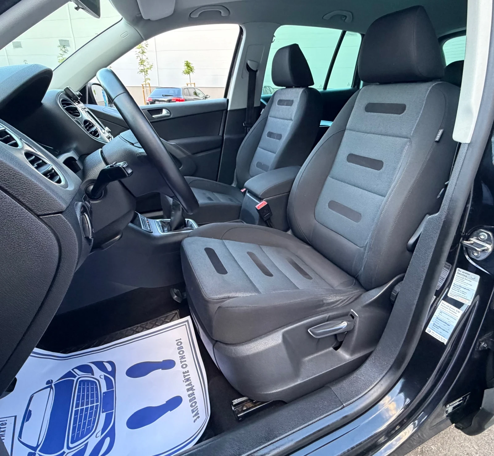 VW Tiguan 2.0TDi 140 * 4-Motion* * Камера* * Ксенон* , снимка 12 - Автомобили и джипове - 55245409
