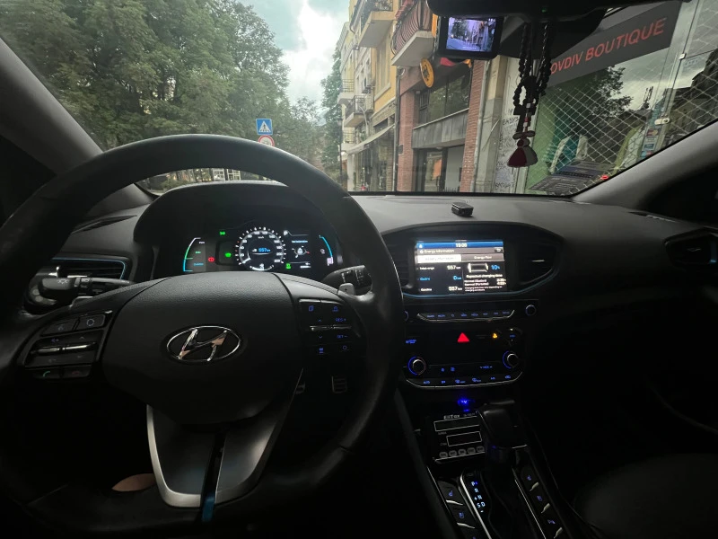 Hyundai Ioniq Plug-in premium, снимка 8 - Автомобили и джипове - 47483544