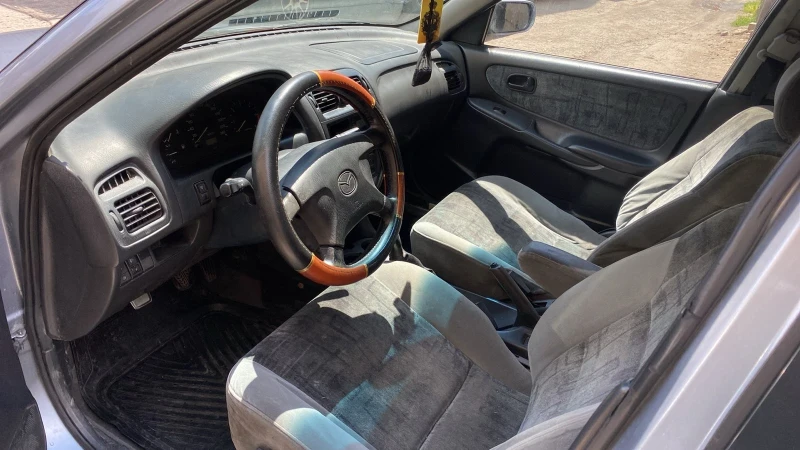 Mazda 626 626, снимка 1 - Автомобили и джипове - 47765884