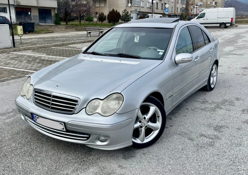 Mercedes-Benz C 220 Avantgarde * Кожа* Нави* Автомат, снимка 1 - Автомобили и джипове - 48707752