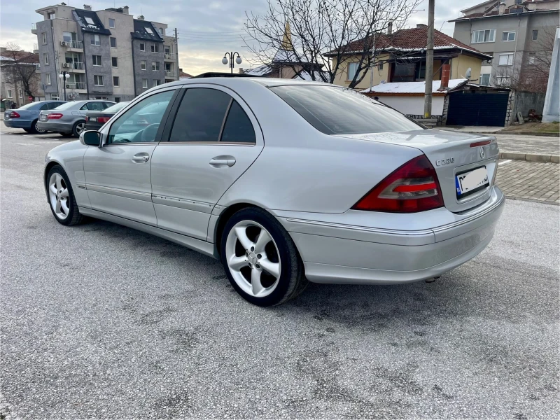 Mercedes-Benz C 220 Avantgarde * Кожа* Нави* Автомат, снимка 4 - Автомобили и джипове - 48707752