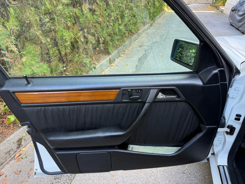 Mercedes-Benz 124 E 320, снимка 9 - Автомобили и джипове - 52511160