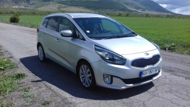 Kia Carens, снимка 2 - Автомобили и джипове - 52228457