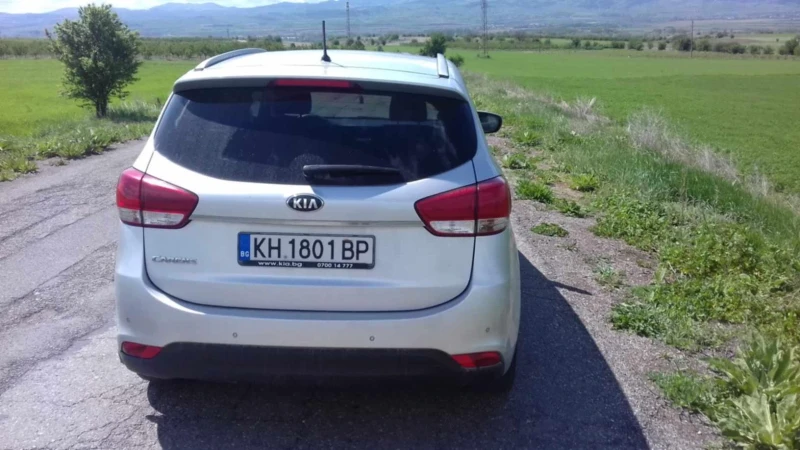 Kia Carens, снимка 5 - Автомобили и джипове - 52228457