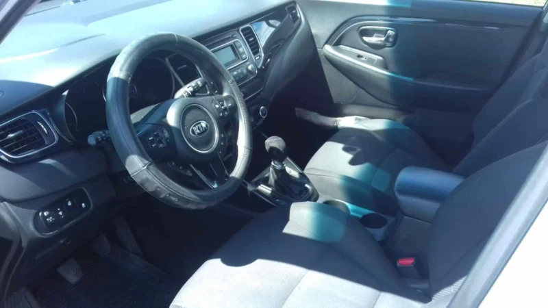 Kia Carens, снимка 6 - Автомобили и джипове - 52228457