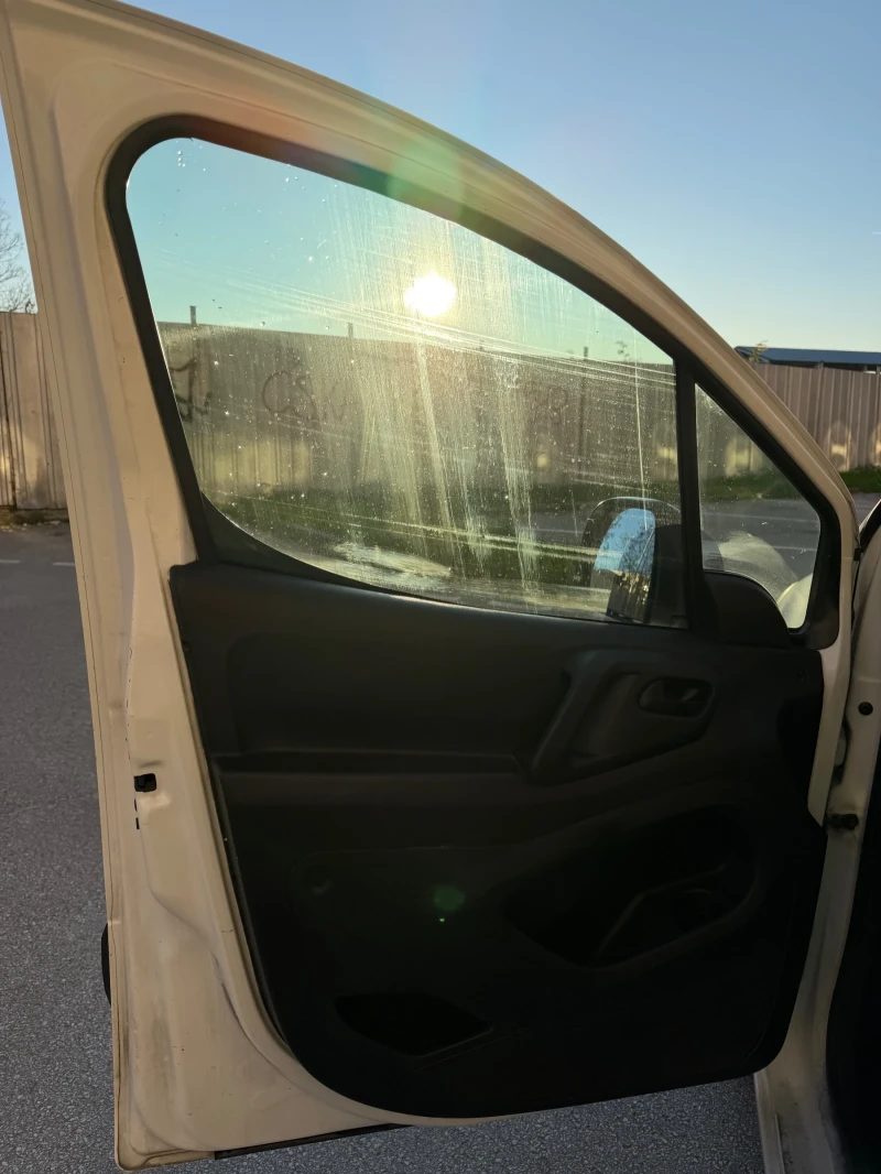 Citroen Berlingo Товарен, снимка 8 - Автомобили и джипове - 52795942