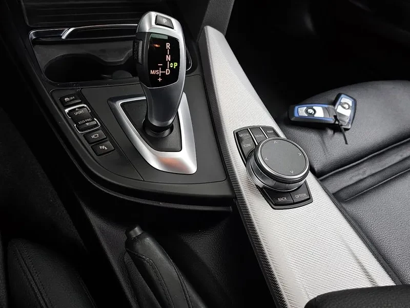BMW 320 M Sports Premium, снимка 9 - Автомобили и джипове - 55141725