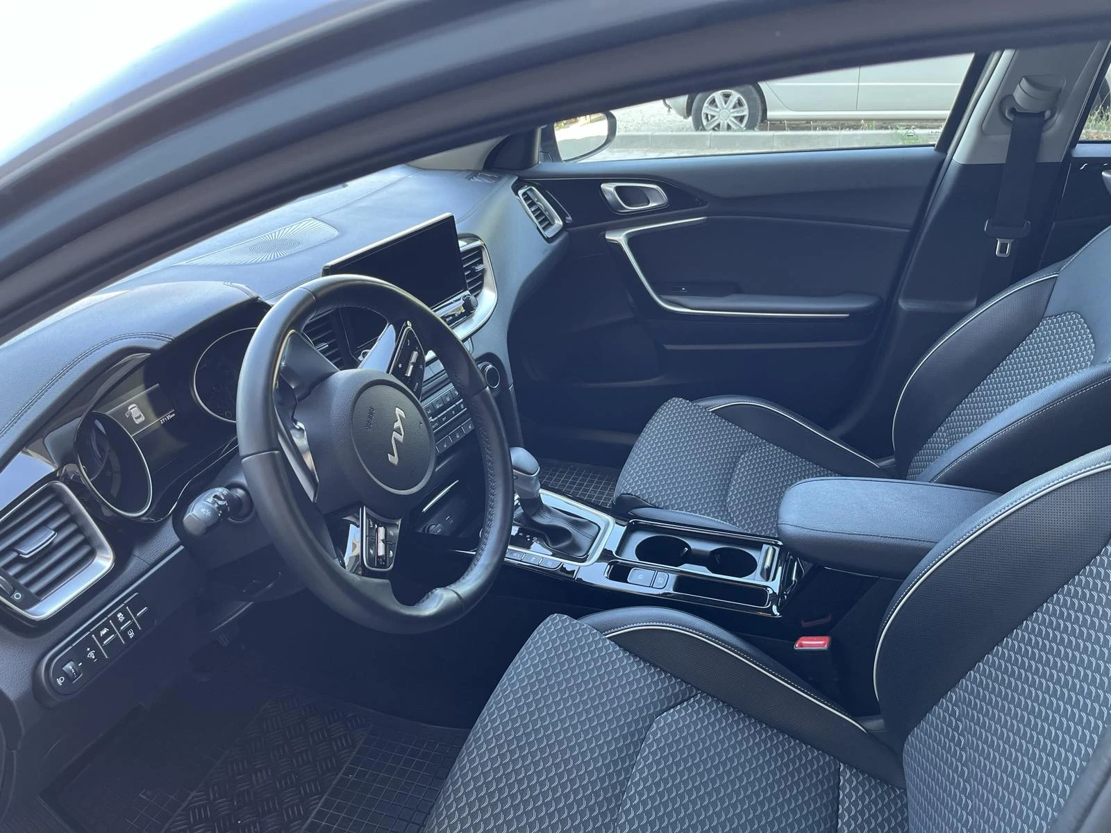 Kia XCeed 1, 5T, Executive, Гаранция до 2029г. - изображение 6