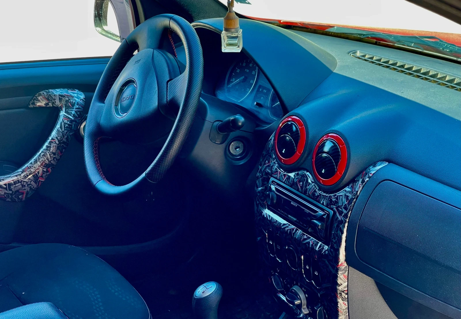 Dacia Sandero 1.6i, снимка 5 - Автомобили и джипове - 54112745