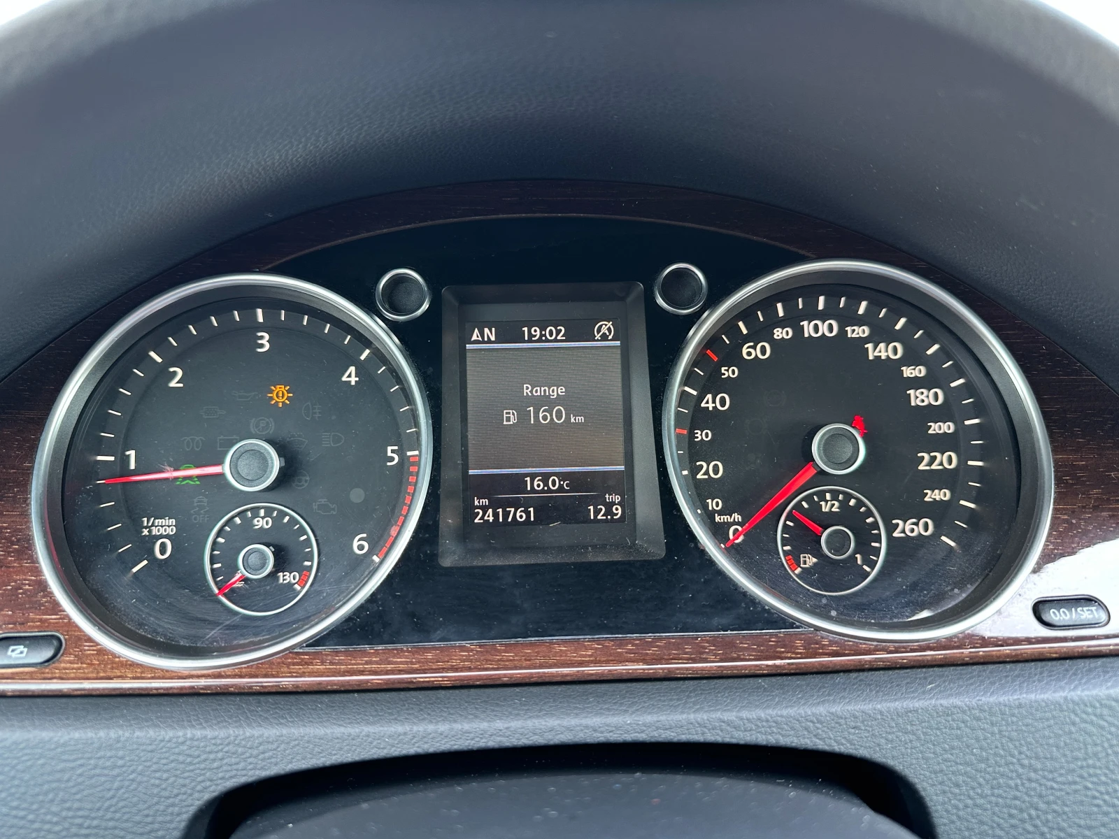 VW Passat 2.0 TDI Highline, снимка 16 - Автомобили и джипове - 54275928