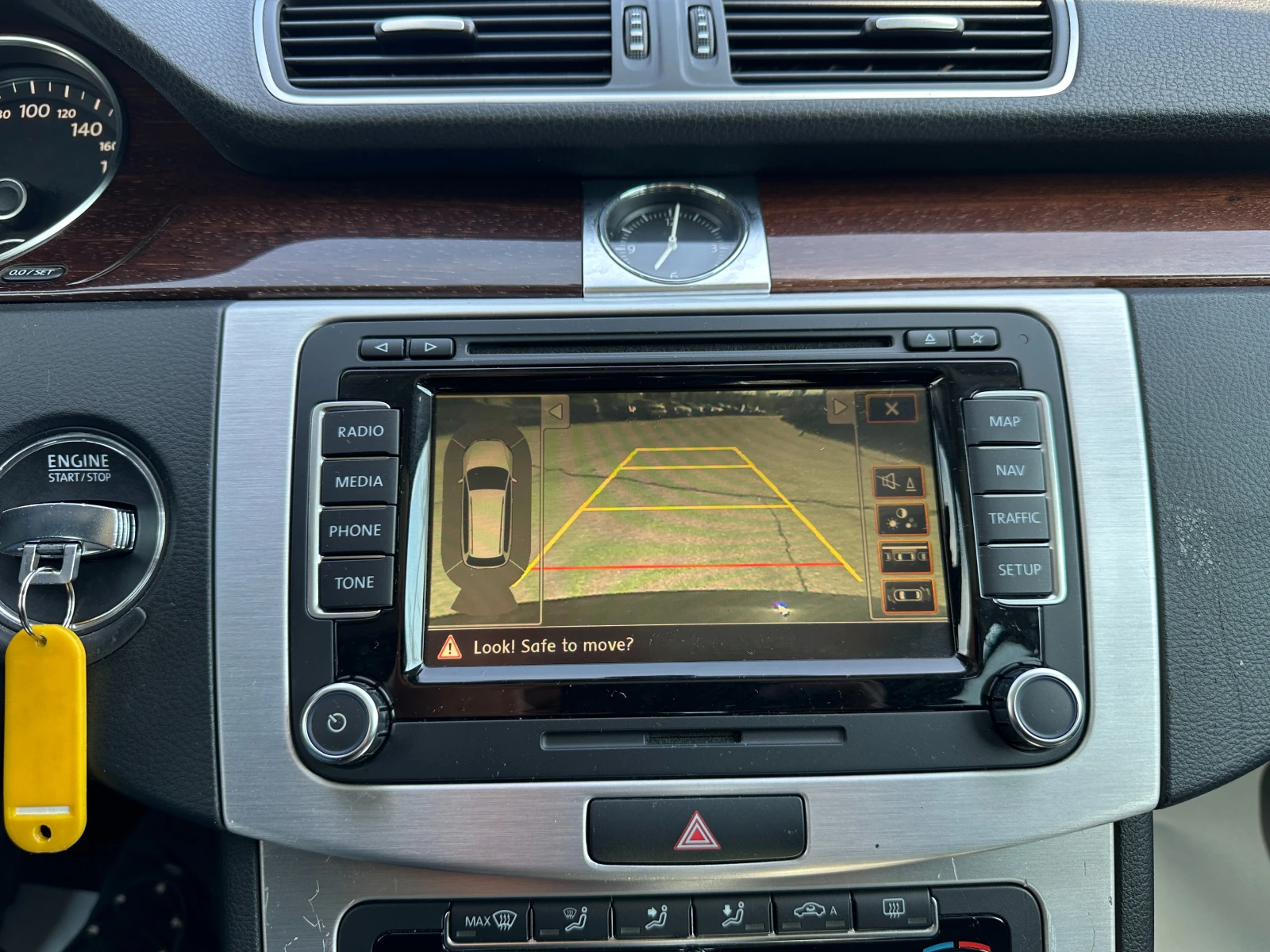 VW Passat 2.0 TDI Highline, снимка 14 - Автомобили и джипове - 54275928