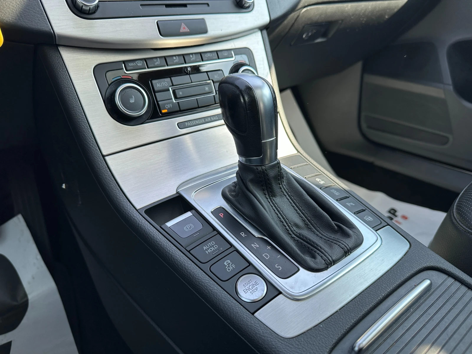 VW Passat 2.0 TDI Highline, снимка 12 - Автомобили и джипове - 54275928