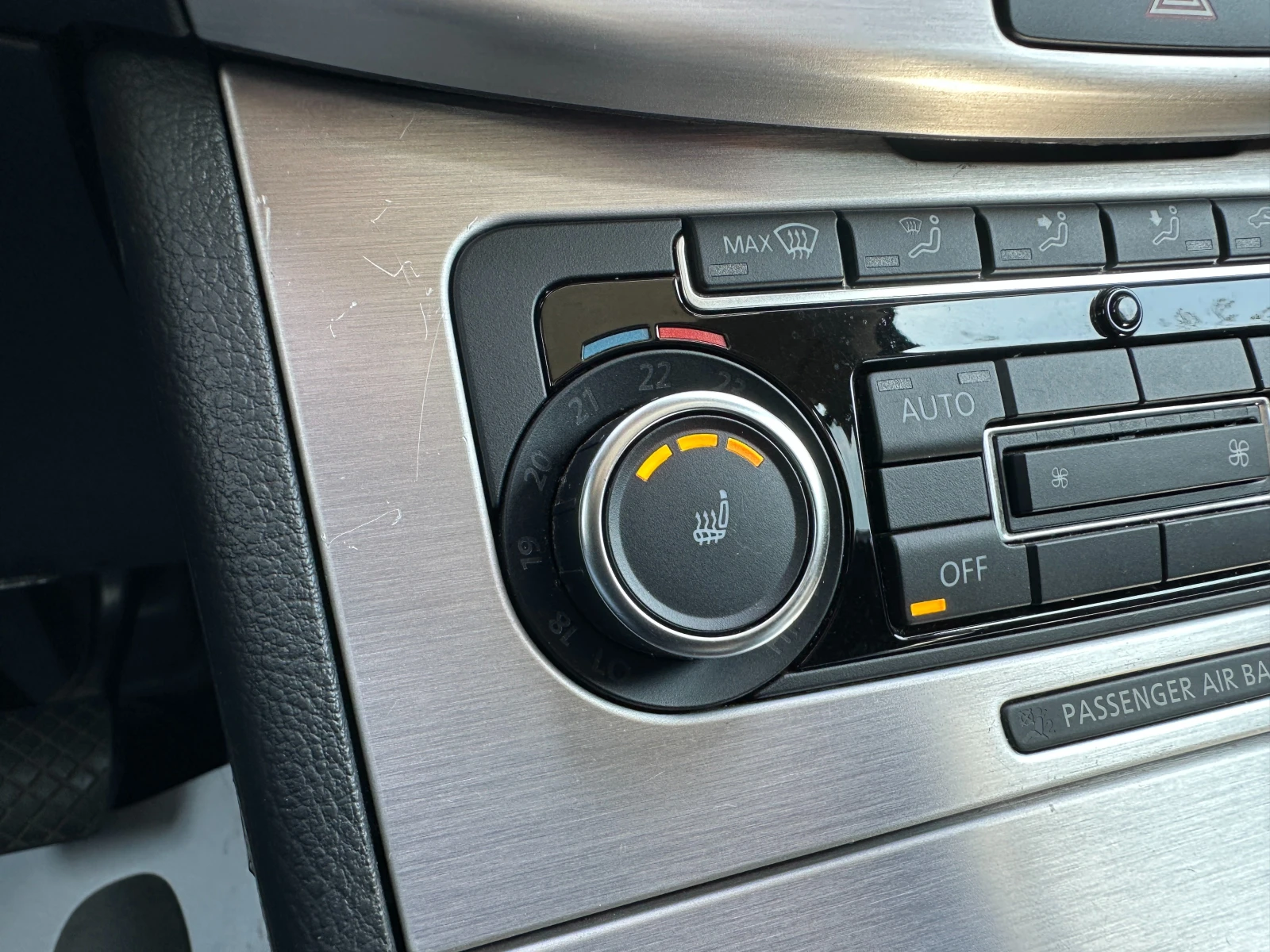 VW Passat 2.0 TDI Highline, снимка 13 - Автомобили и джипове - 54275928