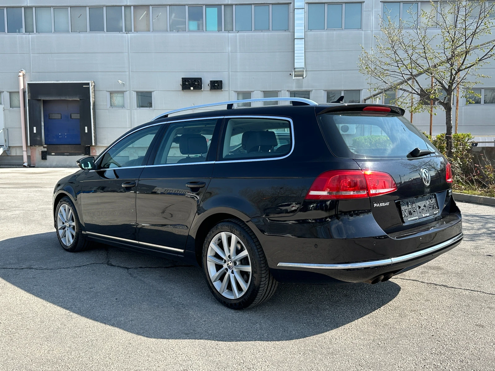 VW Passat 2.0 TDI Highline, снимка 3 - Автомобили и джипове - 54275928