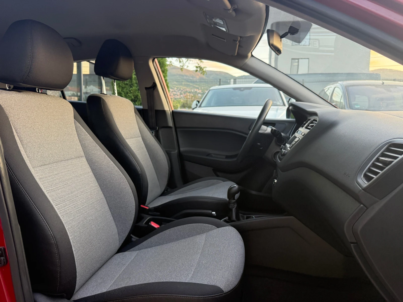 Hyundai I20 ЕВРО6/УНИКАТ, снимка 10 - Автомобили и джипове - 55729987