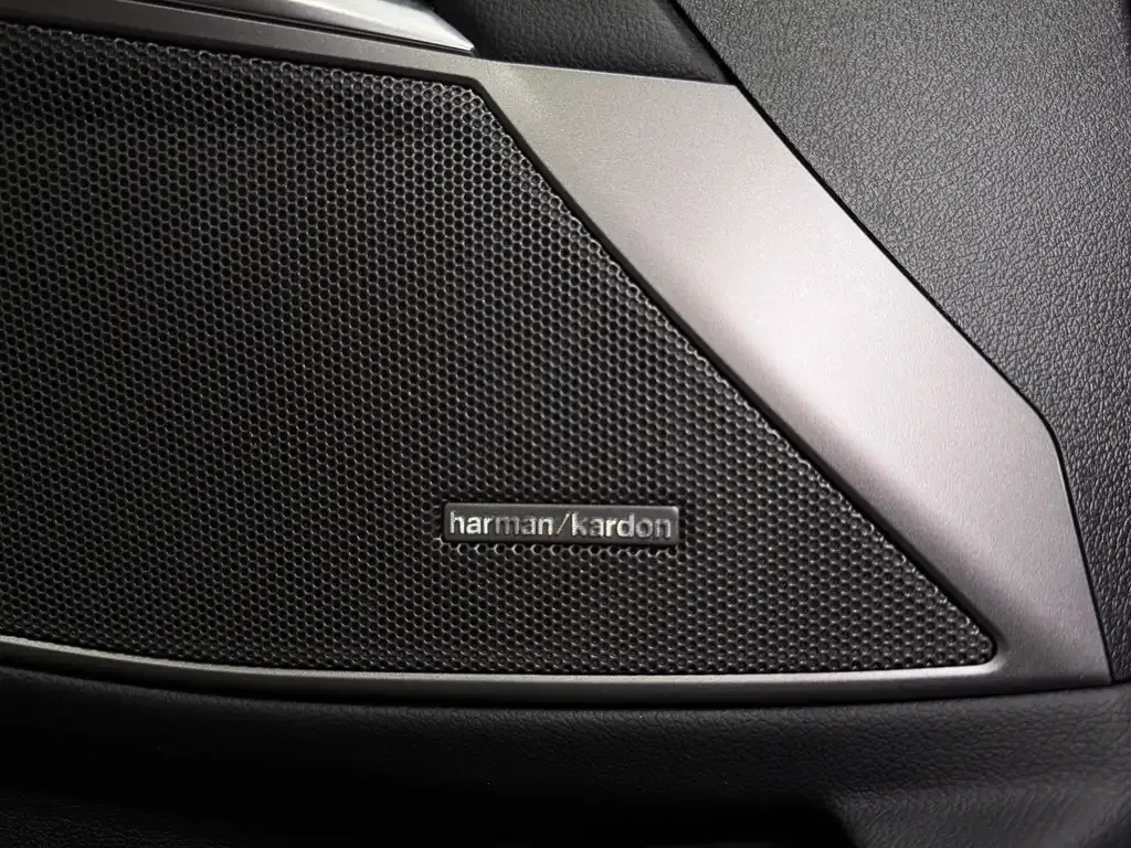 BMW 330 i xDrive M Sport | HUD | Harman/Kardon | 360 , снимка 11 - Автомобили и джипове - 56075118