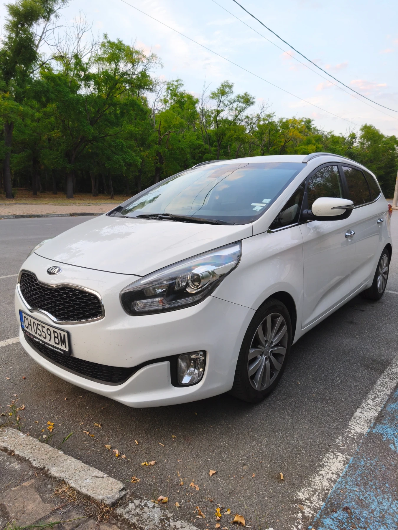 Kia Carens 1.7 CRDI, снимка 7 - Автомобили и джипове - 56078550