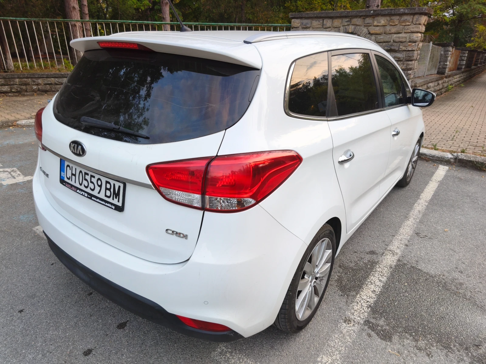 Kia Carens 1.7 CRDI, снимка 6 - Автомобили и джипове - 56078550