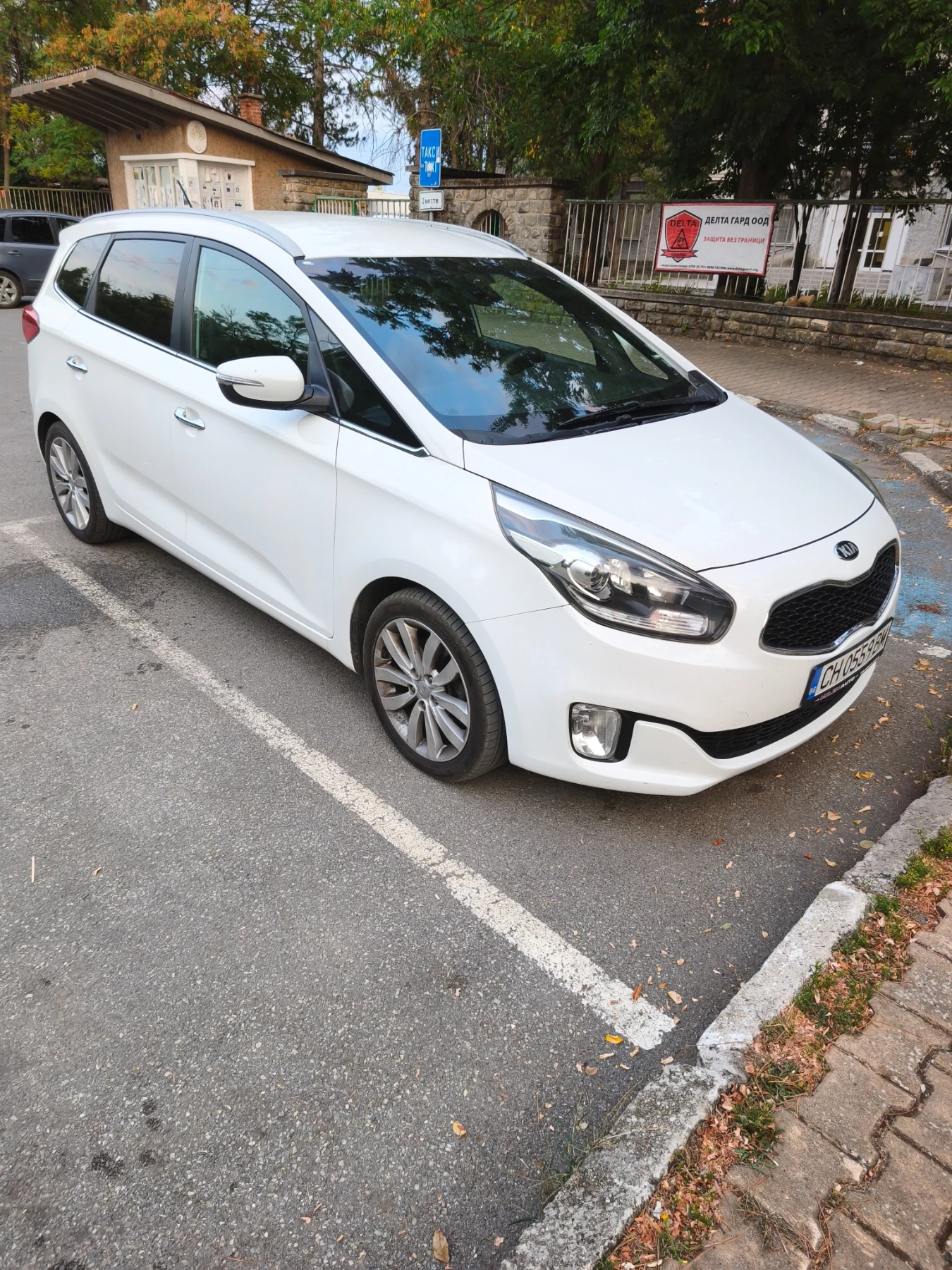 Kia Carens 1.7 CRDI, снимка 9 - Автомобили и джипове - 56078550