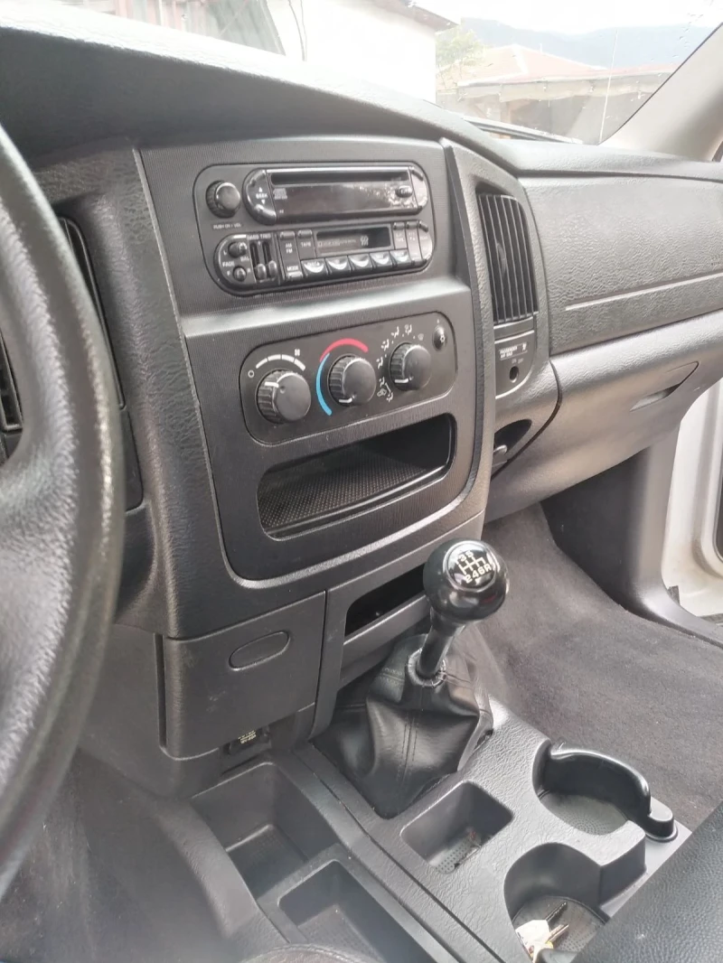 Dodge RAM 1500, снимка 12 - Автомобили и джипове - 53205329