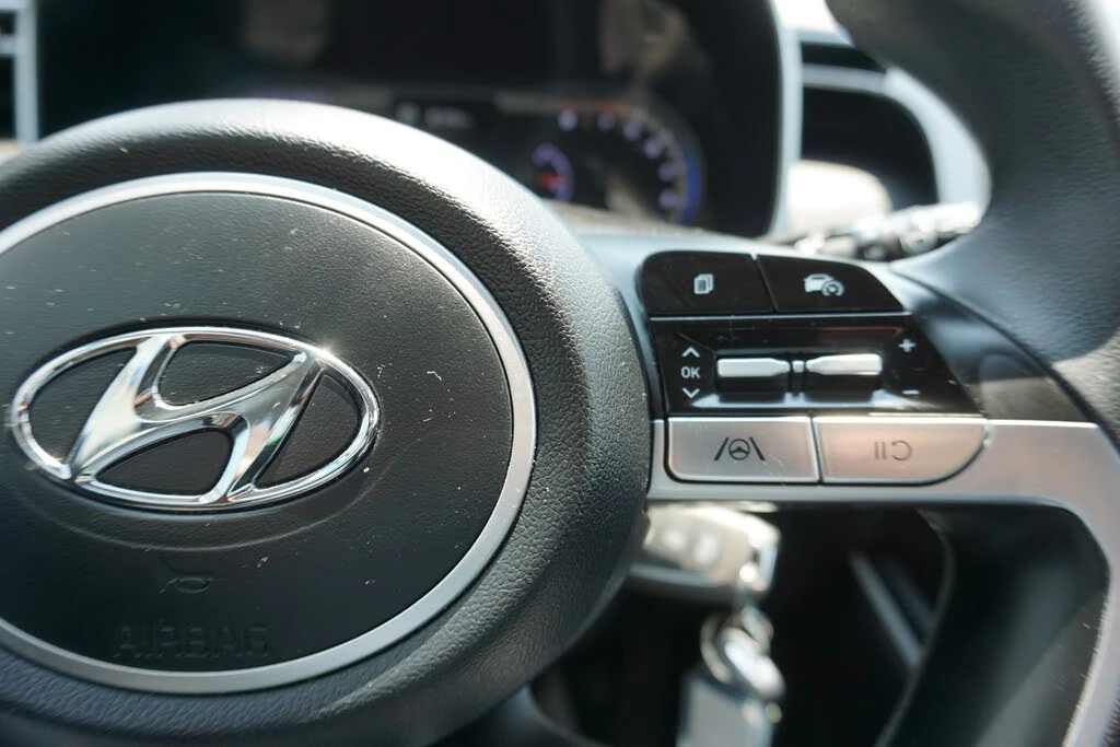 Hyundai Tucson   * * *    | Mobile.bg   13