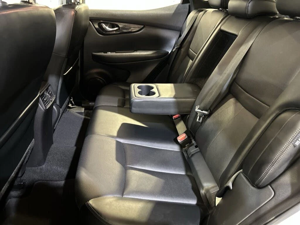 Nissan Qashqai SL AWD* АвтоКредит* (Цена до БГ) , снимка 13 - Автомобили и джипове - 54029557