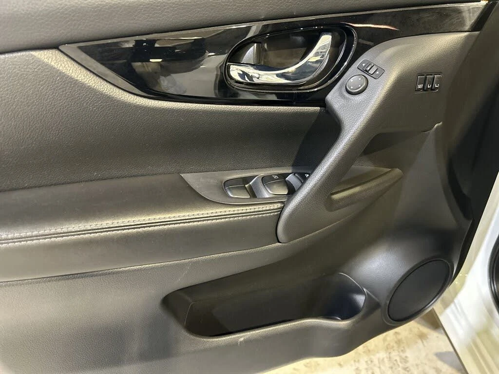 Nissan Qashqai SL AWD* АвтоКредит* (Цена до БГ) , снимка 8 - Автомобили и джипове - 54029557