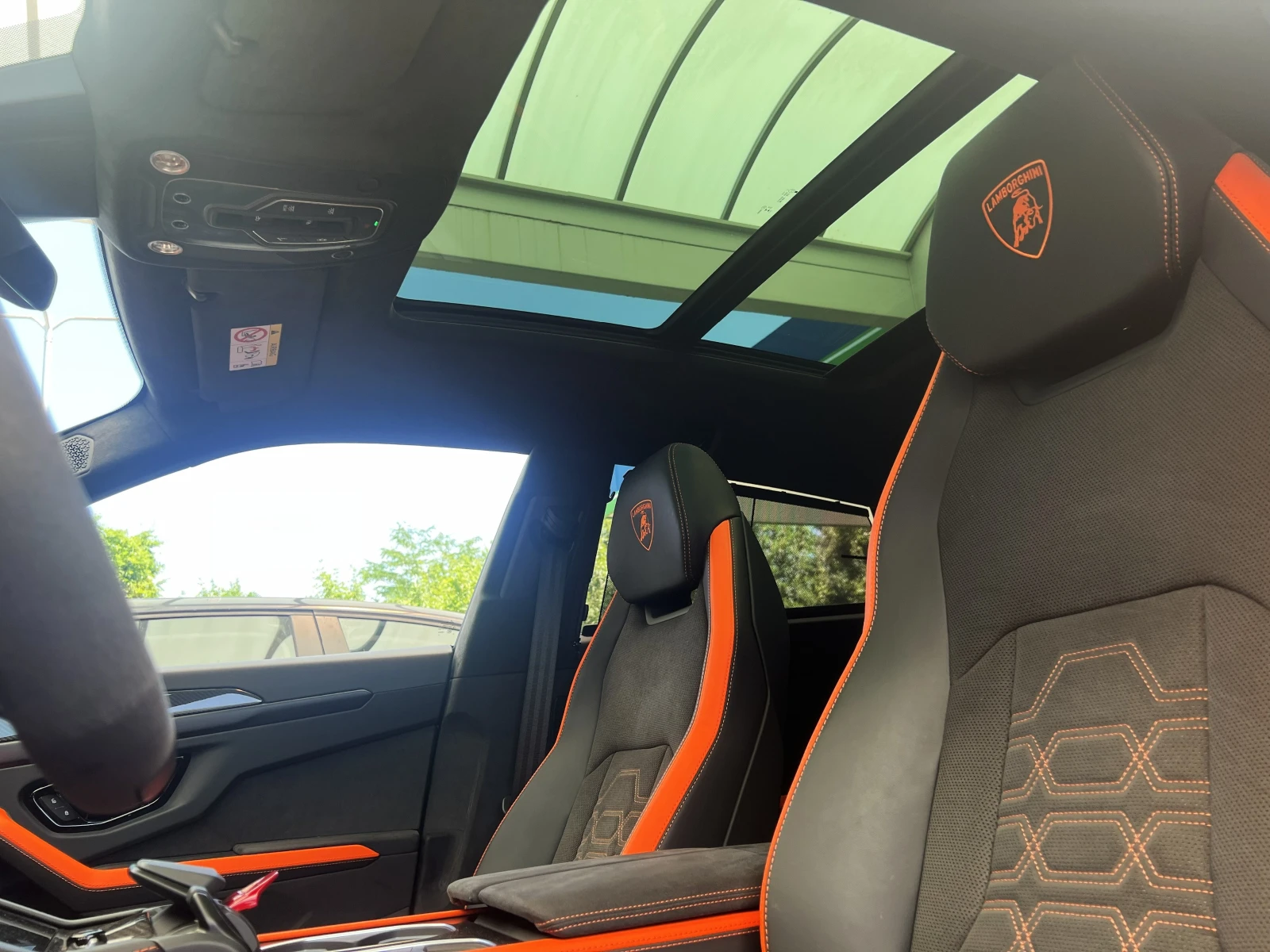 Lamborghini Urus SE / CARBON-CERAMIC / B&O / HEAD-UP/ NIGHT VISION, снимка 10 - Автомобили и джипове - 54958302