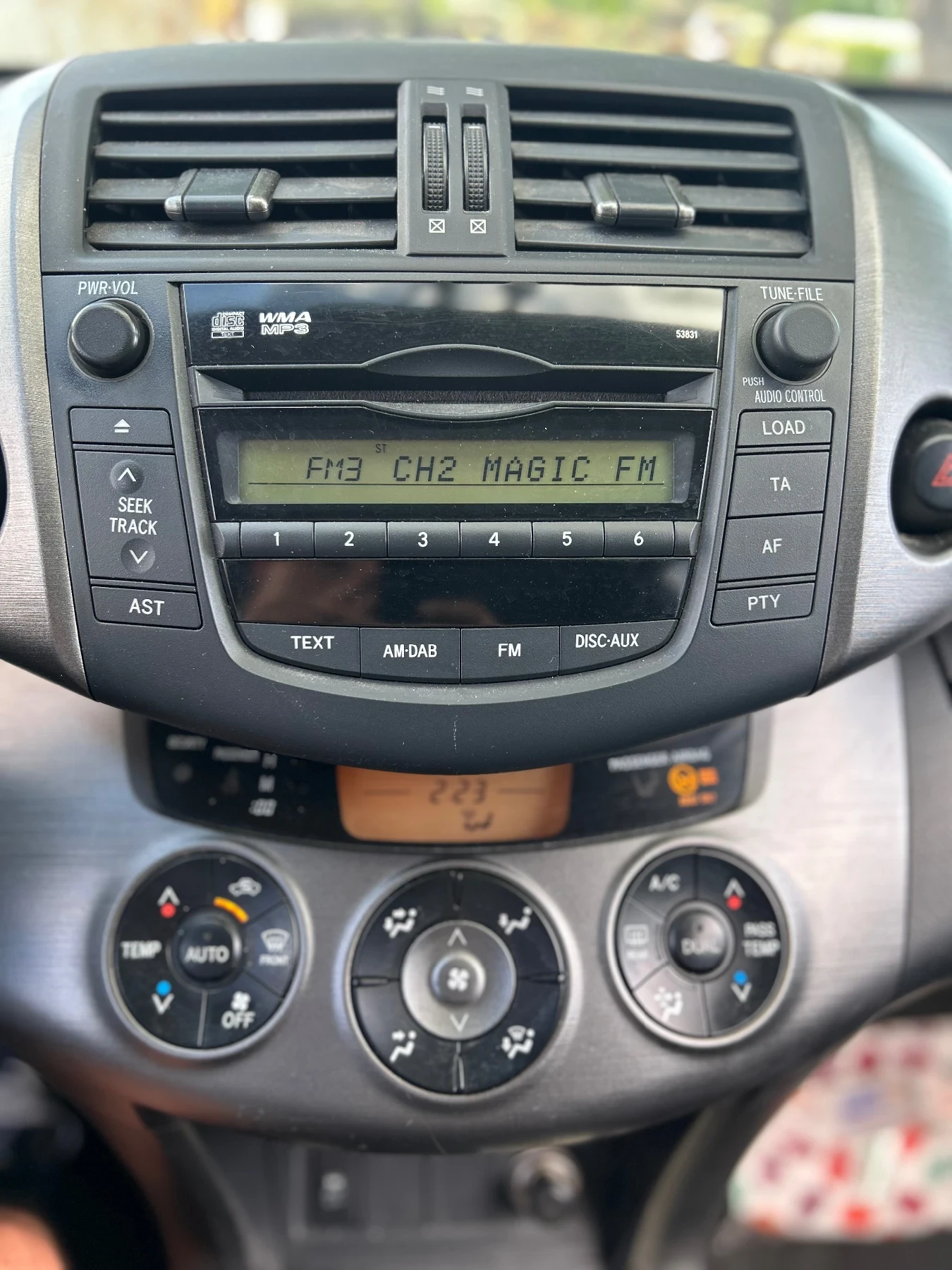 Toyota Rav4 2.2 D4D 4x4, снимка 7 - Автомобили и джипове - 55192450